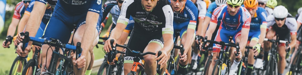 奥运会田径赛场 - 运动员冲刺终点